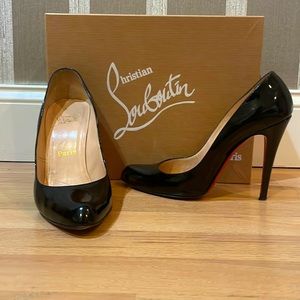 Christian Louboutin. Size 40, patent Leather, classic shoe 100% Authentic !!!!